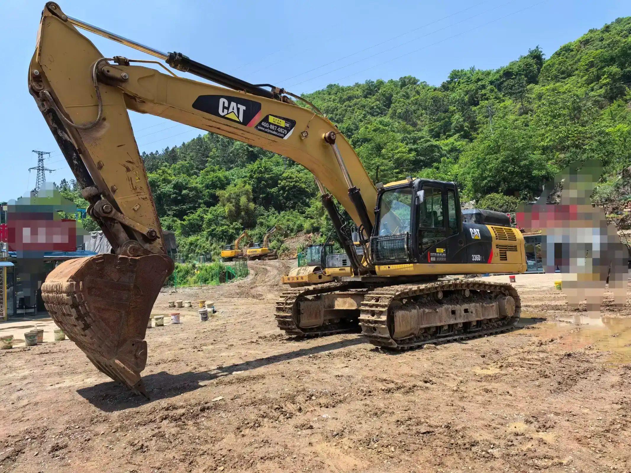 CAT 320 excavator 